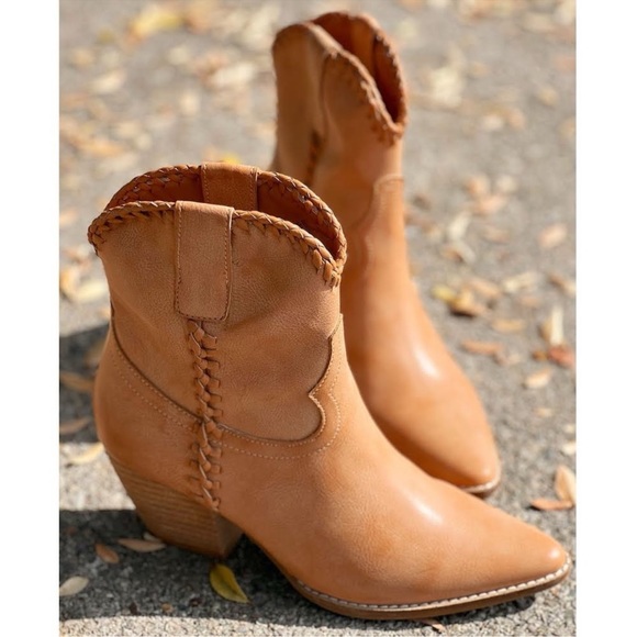NEW Western Cowboy Whipstitched Ankle Boots
Pointy Toe Block Heel Distress Taupe - Picture 6 of 15